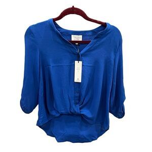 NWT Olive & Oak true royal roll sleeves blouse size medium